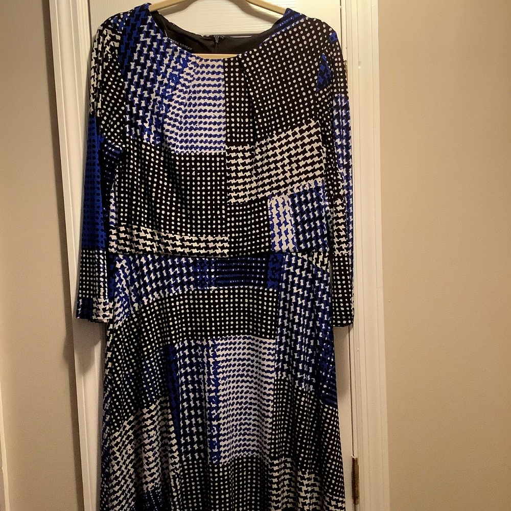 Donna Morgan A-Lined long sleeve, dress Black, Royal Blue and white